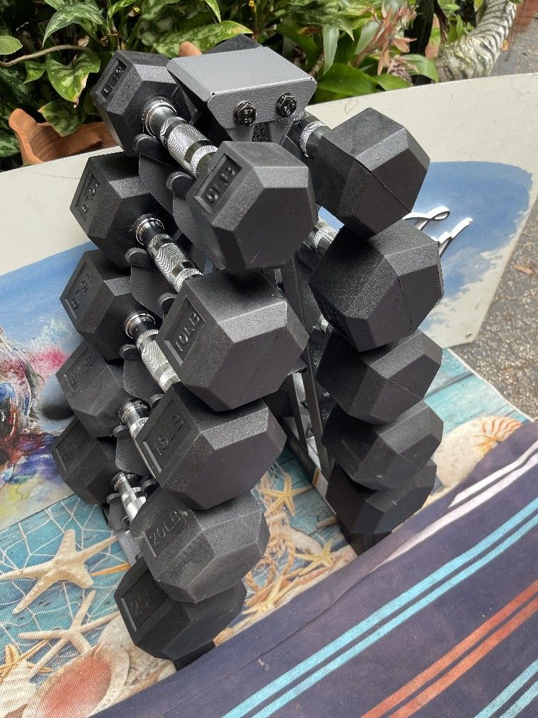 RUBBER  DUMBBELL  PYRAMID  RACK  &  NEW  RUBBER  DUMBBELLS  (PAIRS OF :  5s  10s  15s  20s  25s)