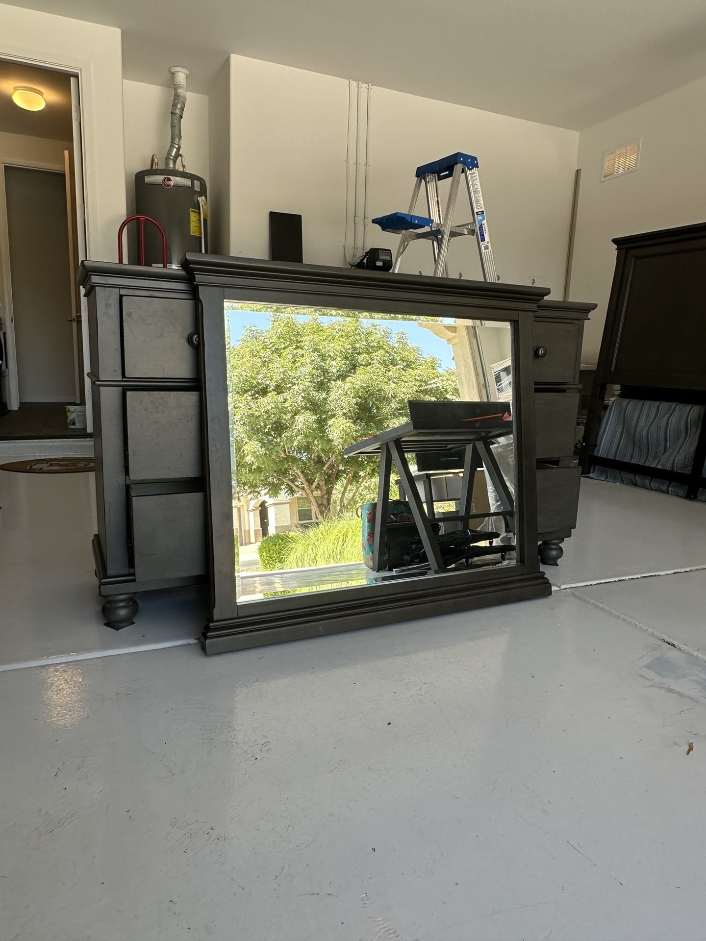 Four-piece Queen Size Bedroom Set