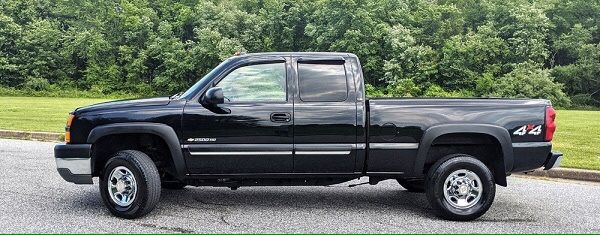 LOW MILES CHEVROLET SILVERADO 2004!