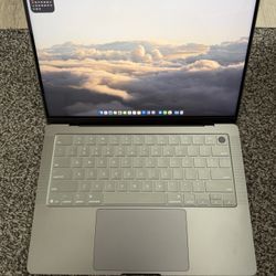 Apple MacBook Pro 13” M5 in Space Black (Latest Model)