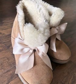 Woman Uggs Size 9