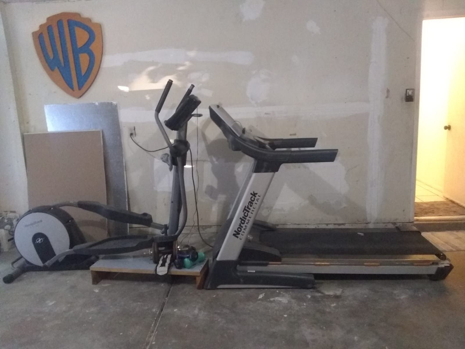 Elliptical machine and treadmill Nordic