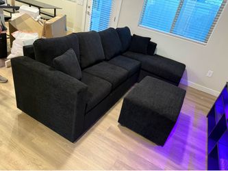Brand new in stock black sectionals with free ottoman