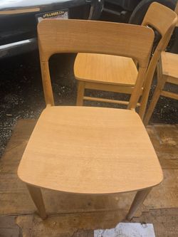 Sillas de madera buena calidad  12 piezas