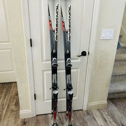 ROSSIGNOL SKIS WITH BINDINGS 162cm
