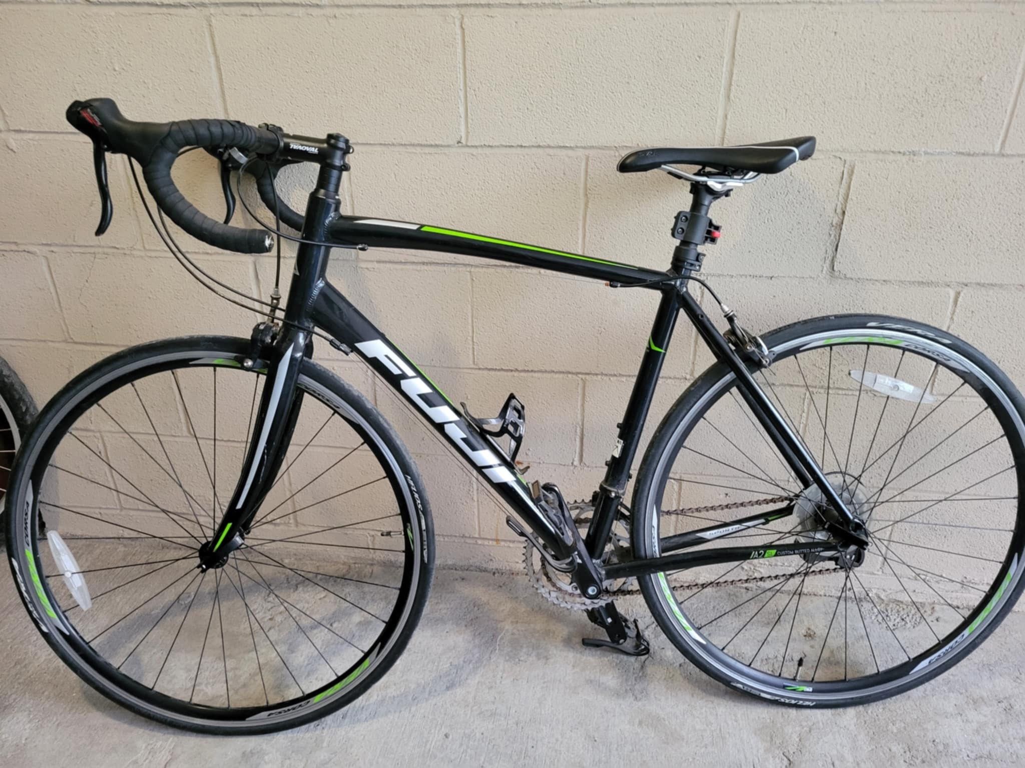 Fuji Sportif 2.5 Road Bike, Size 54cm PRICE NEGOTIABLE!