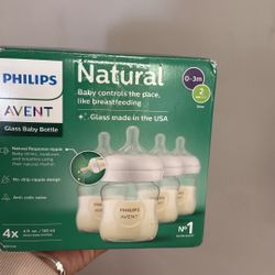 Philips Avent Natural Glass Baby Bottles with Natural Response Nipples (Slow Flow, Flow 2), 4oz, 4-Pack, SCY910/04