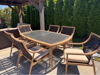 Outdoor dining set