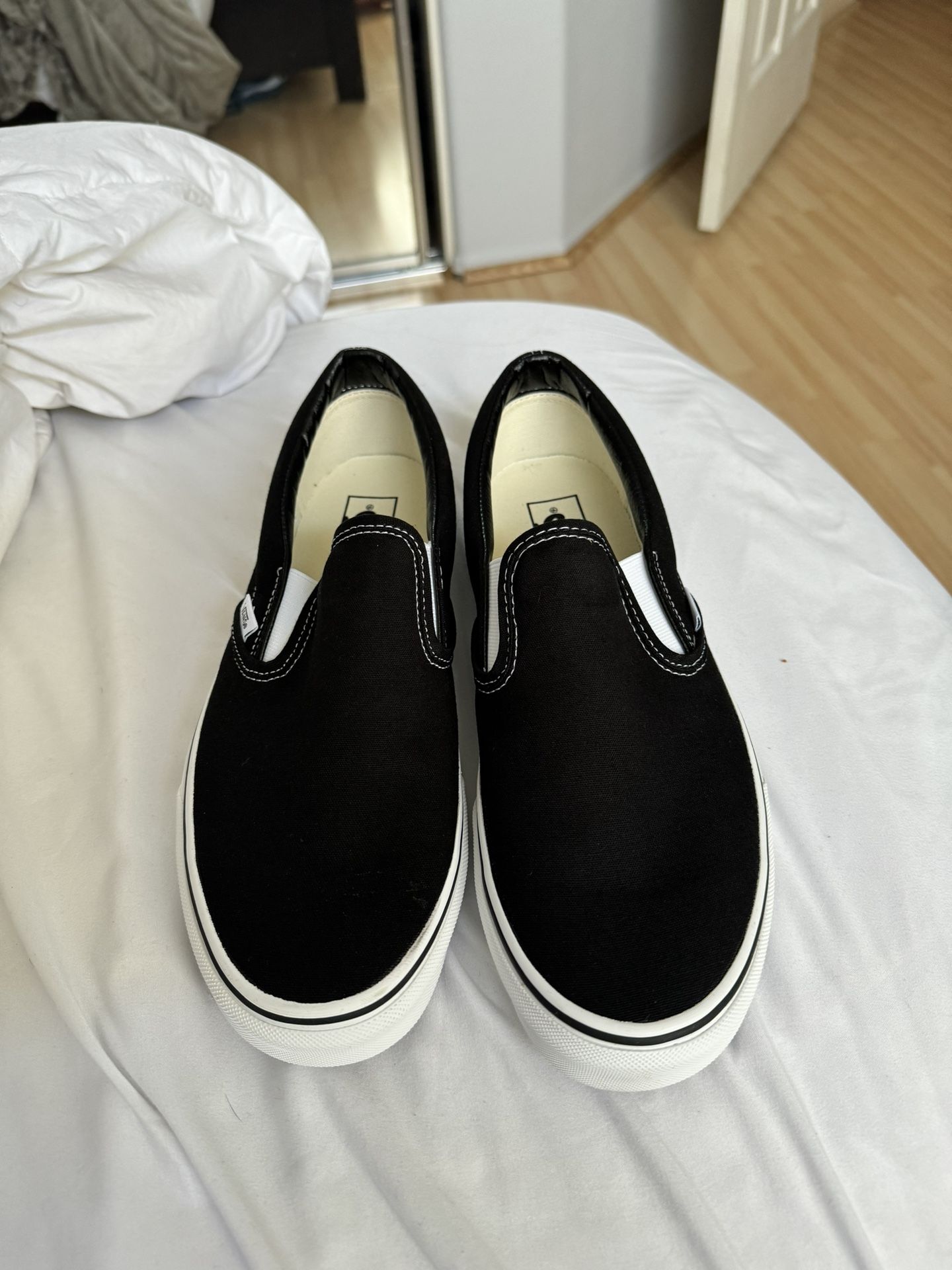 10.5 Vans Slip-on Black $40