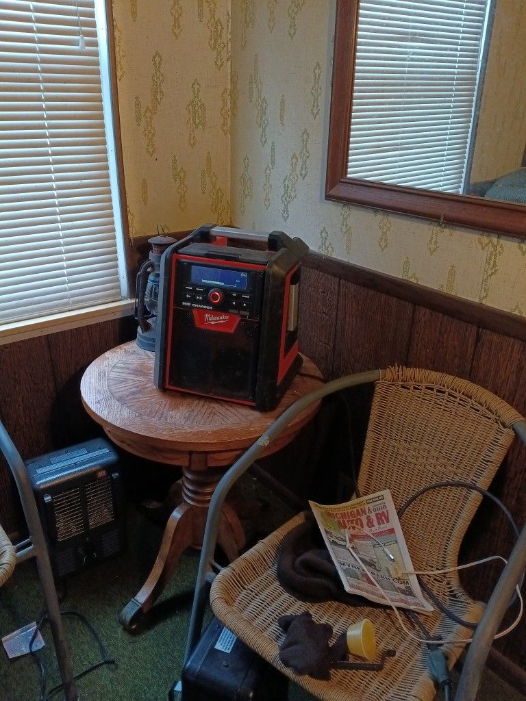 Milwaukee M18 Jobsite Radio Charger
