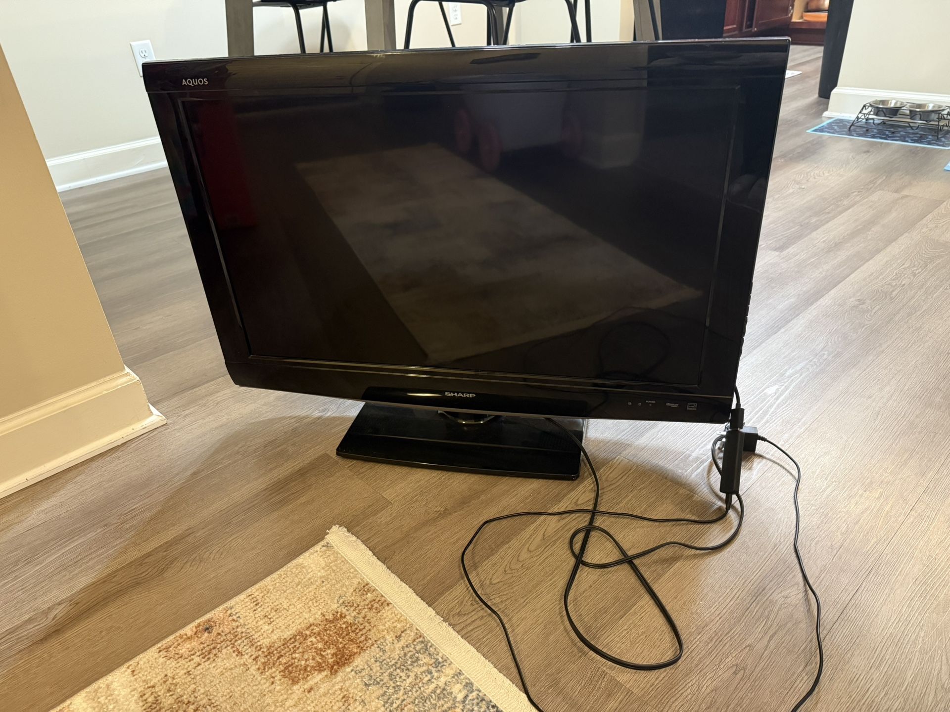 Sharp TV Flat Screen Smart w/Onn Roku