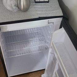 Mini Fridge Comes With Blender And Air Fryer Extra No Charge 