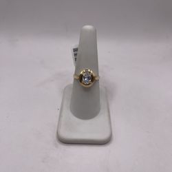 10kt Gold Engagement Style Ring w/ Stone