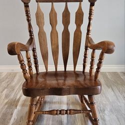 Vintage Solid Wood Rocking Chair – Hand-Carved Floral Crest