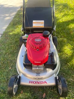 Honda lawnmower self propelled 21” GCV 160 3-in 1 system with twin blade