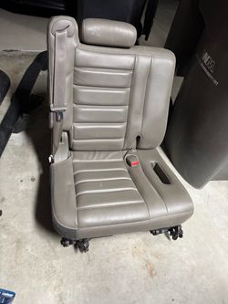 Hummer H2 3rd row seat