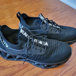 Mens Size 9.5 Black Athletic Shoes