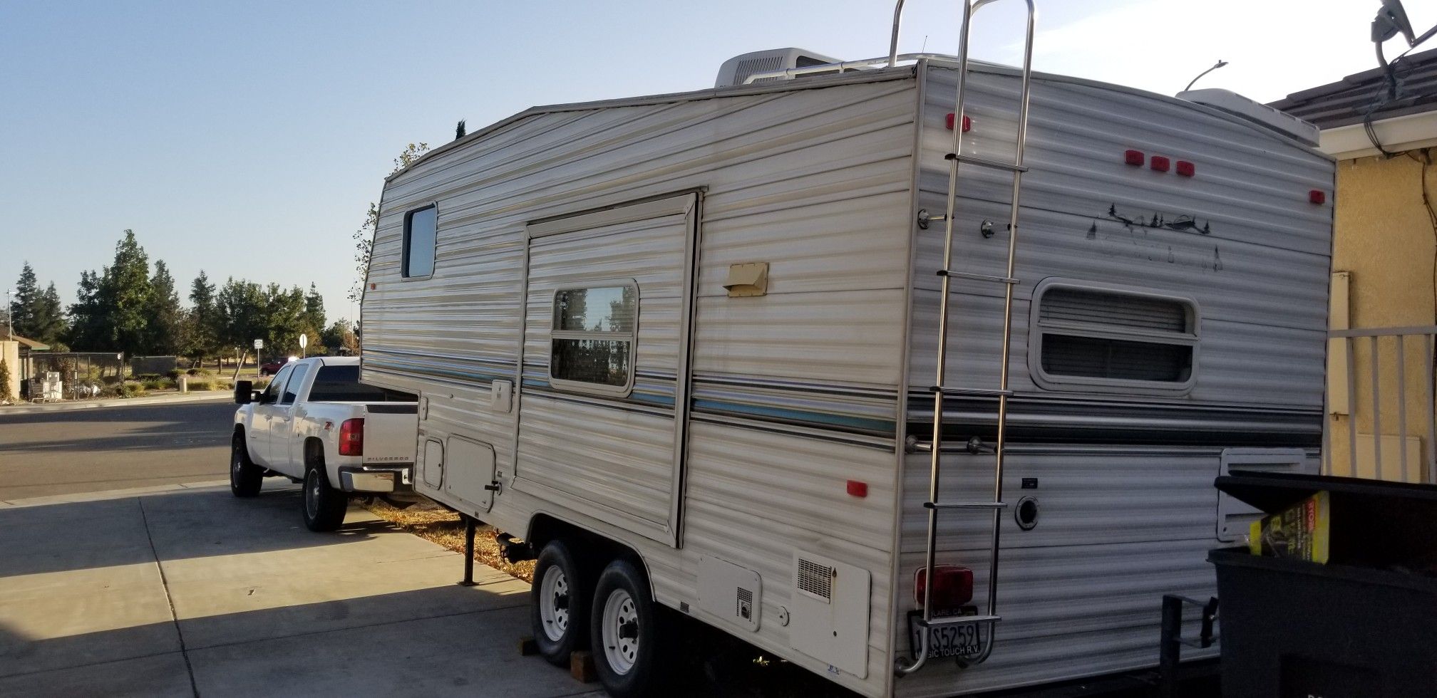 2002 Layton 5th wheel