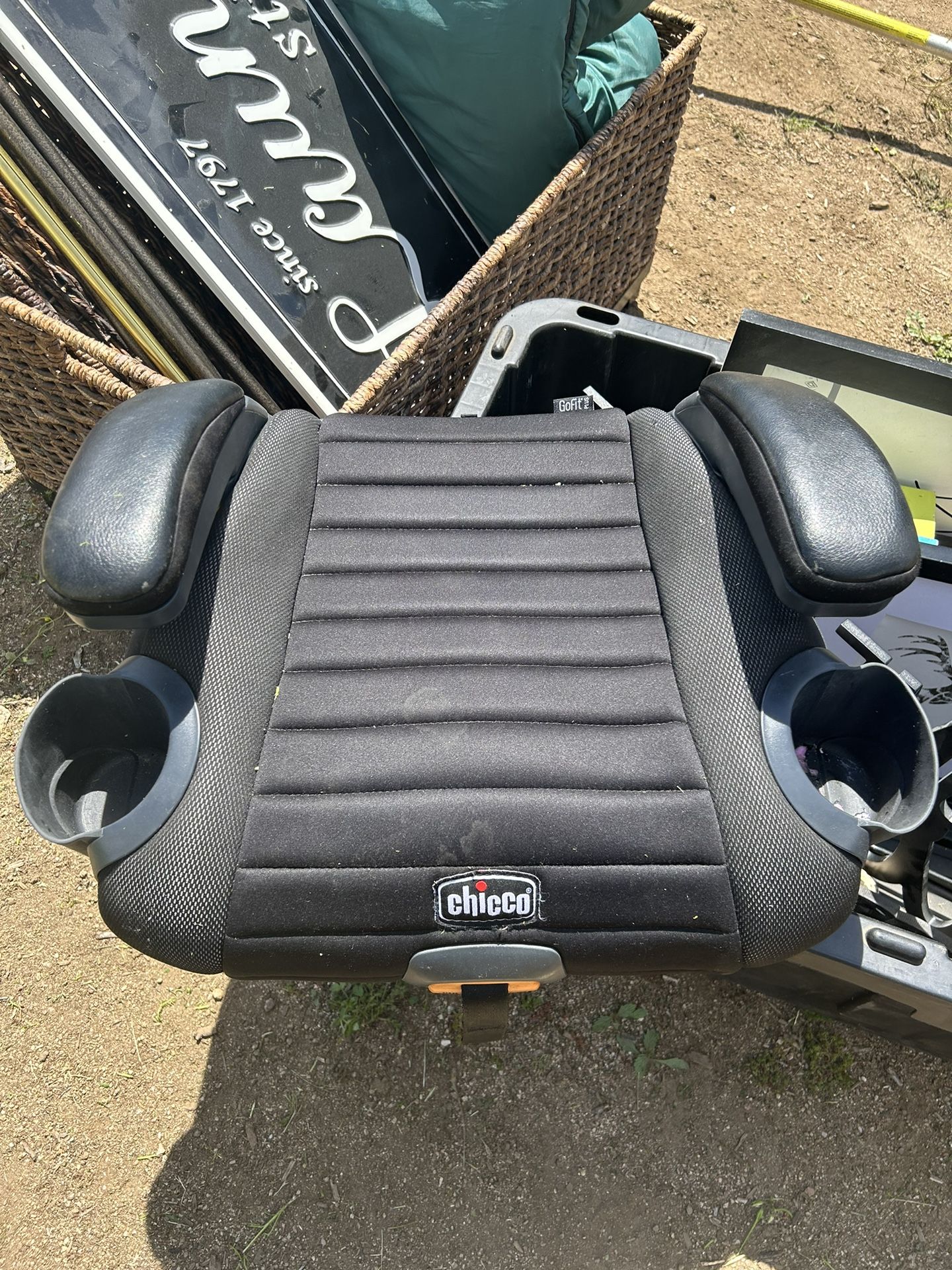 Chicco Black Booster Seat Flexible Cup Holders Quick Release 