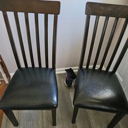 2 Chairs in good condition