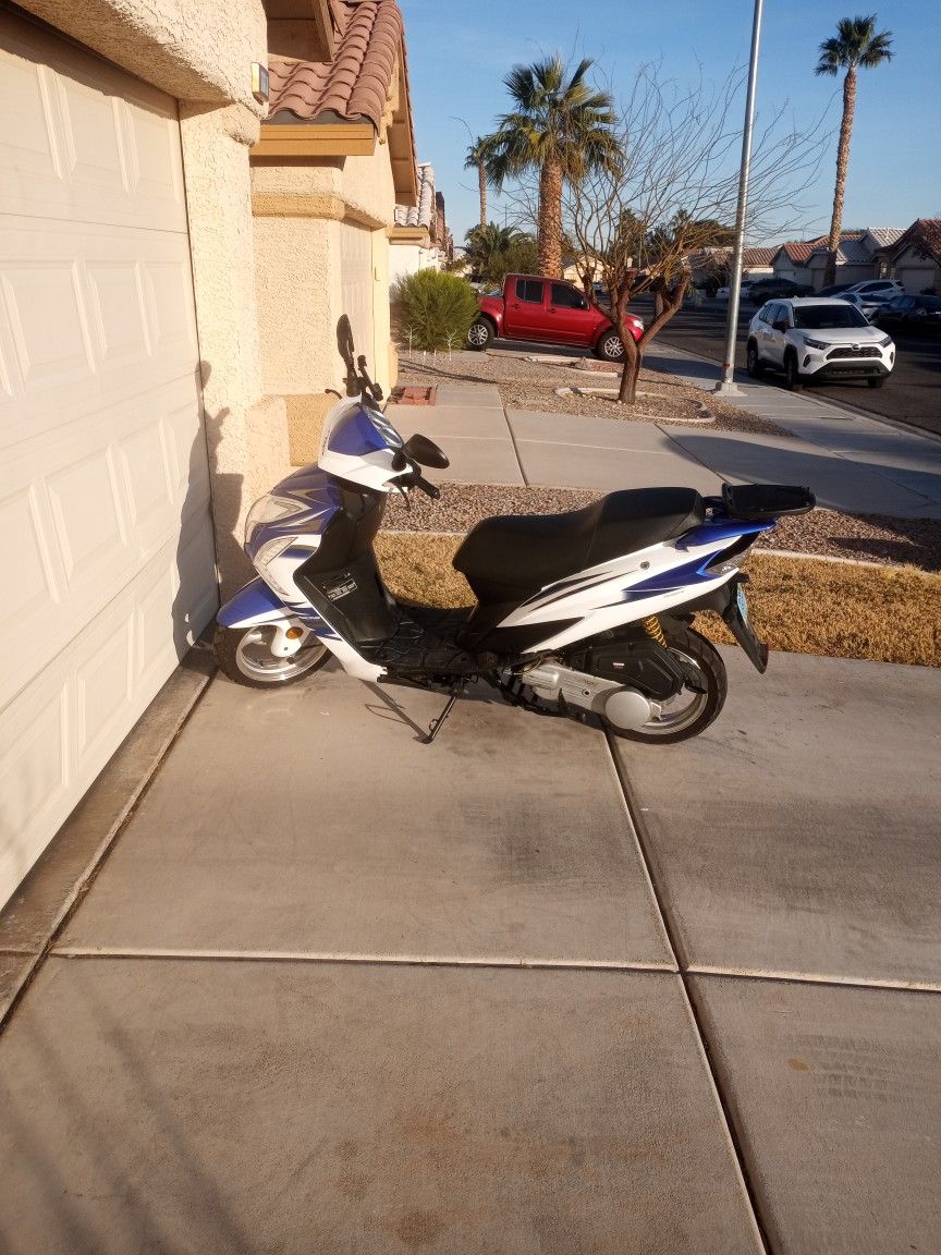 2021 Yiben 150cc Chinese Scooter 