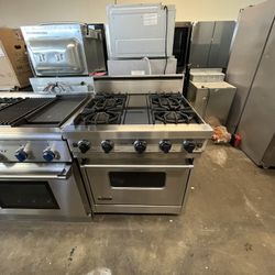 VIKING GAS STOVE WITH 4 BURNERS - CONV OVEN