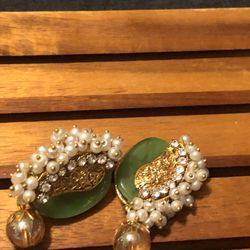 Light green pearl earrings
