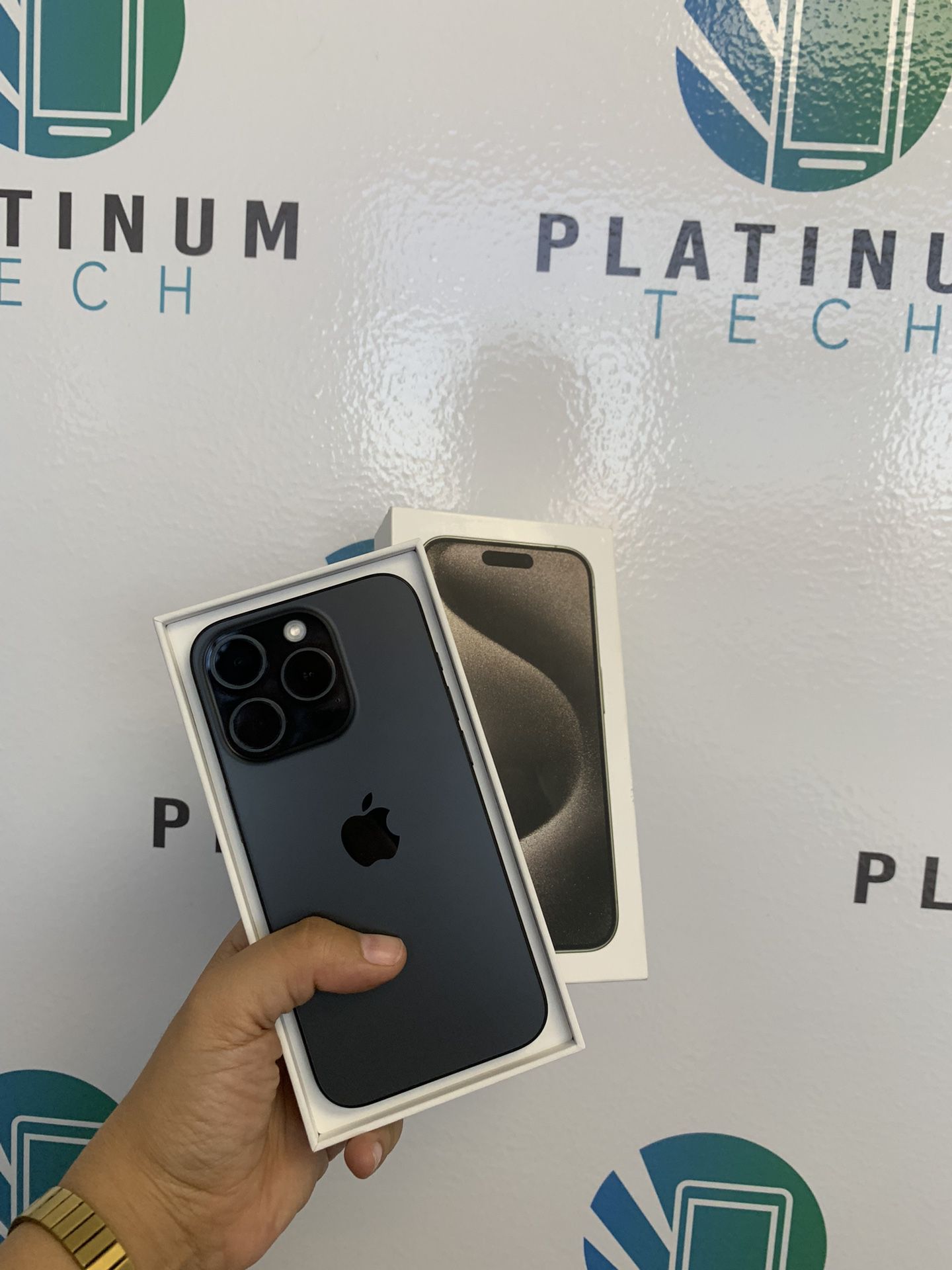 ☑️📱 iPhone 15 Pro 256 GB Unlocked BH100% 🔋 Case And Headphones For Free ❤️‍🔥👌🏻