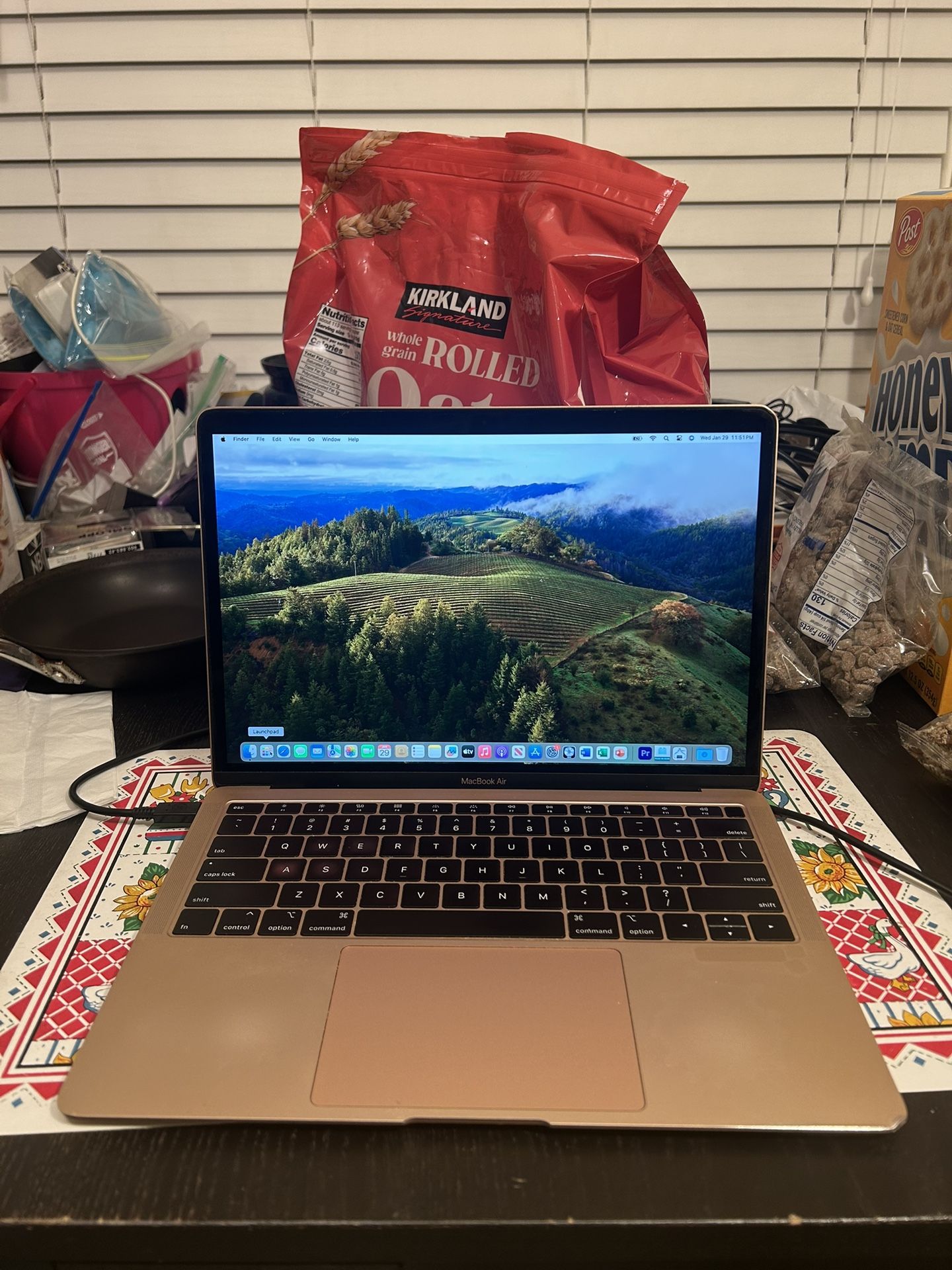 Apple MacBook Air A1932-13.3”Retina-1.6ghzI5,128gb,8gb,Webcam,Wireless-2019