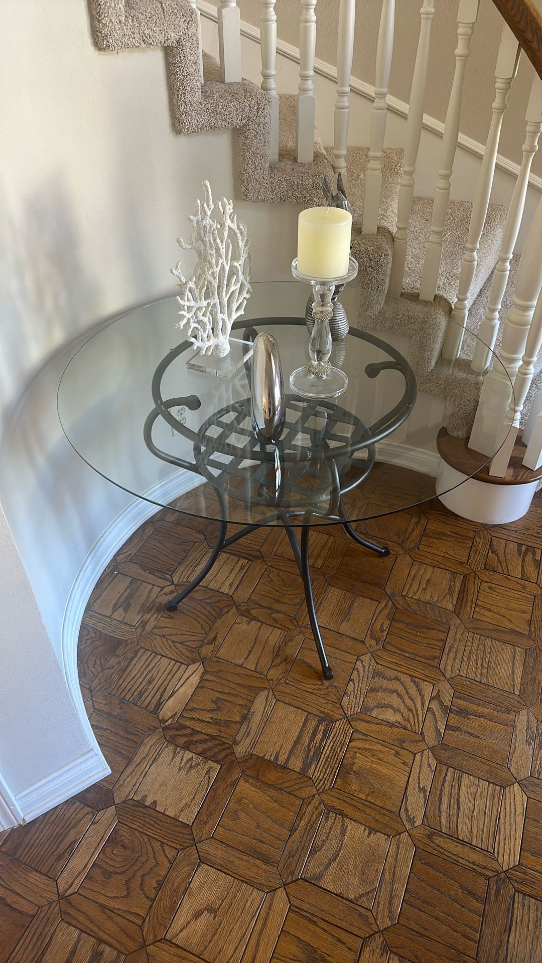 Table - Glass Round 40”