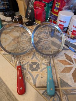 2 Pioneer Woman Strainers