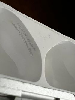 Charging case authentique apple with serial number