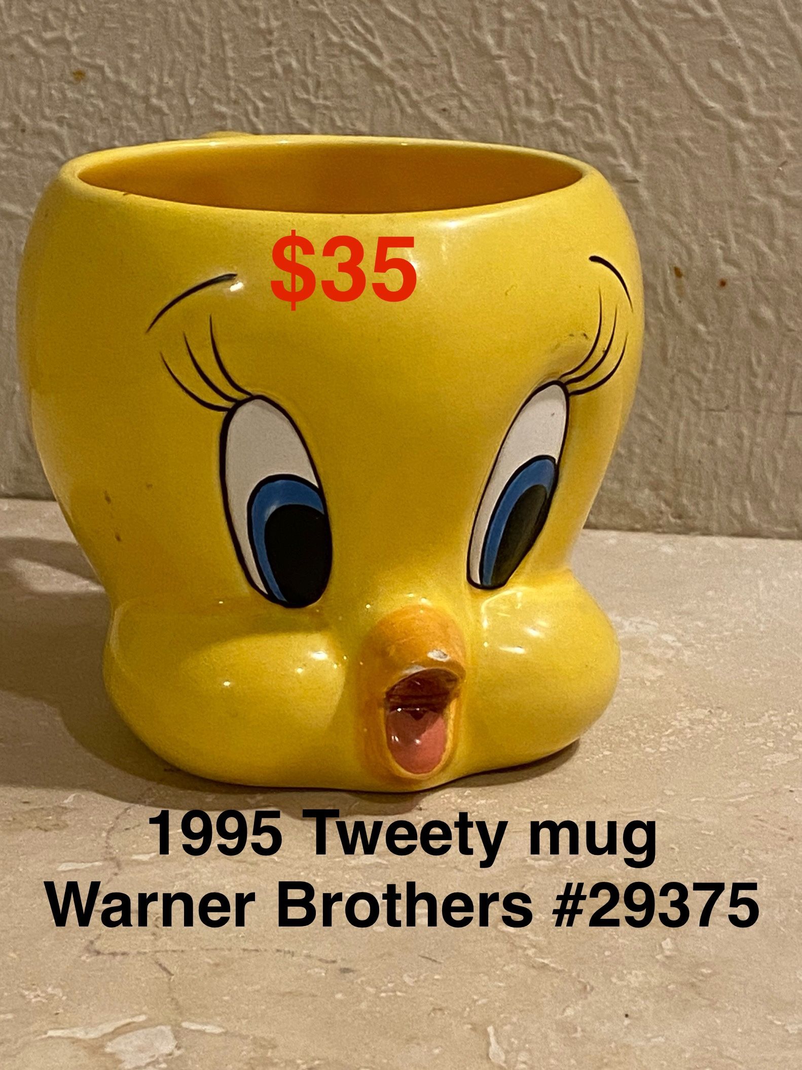 1995 Warner Brothers collectible Tweety bird mug