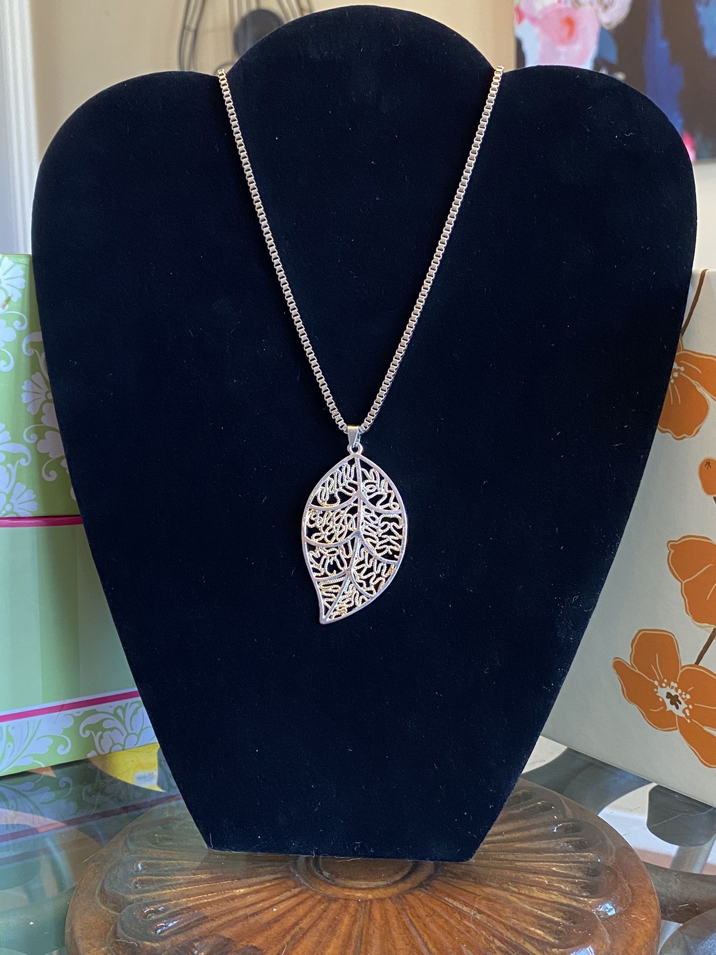 Silver Tone Filigree Leaf Necklace