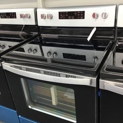 New Scratch And Dent Whirlpool 5 Burner Glass Top Stainless Steel Range. 1 Year Warranty 
