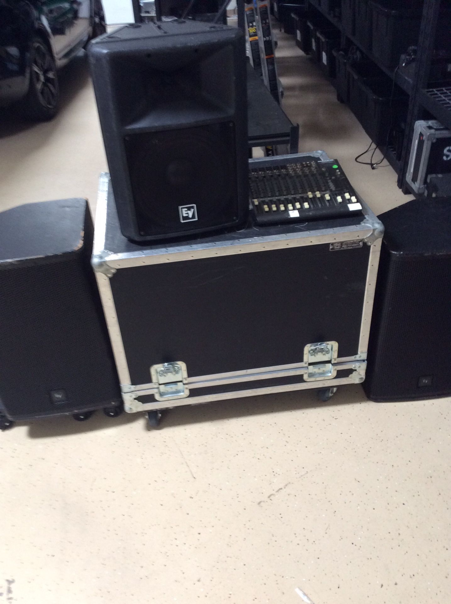 Professional audio starters kit 3 pro speakers, 1 concert level sub woofer and rolling case, with mixer for 500$ obo