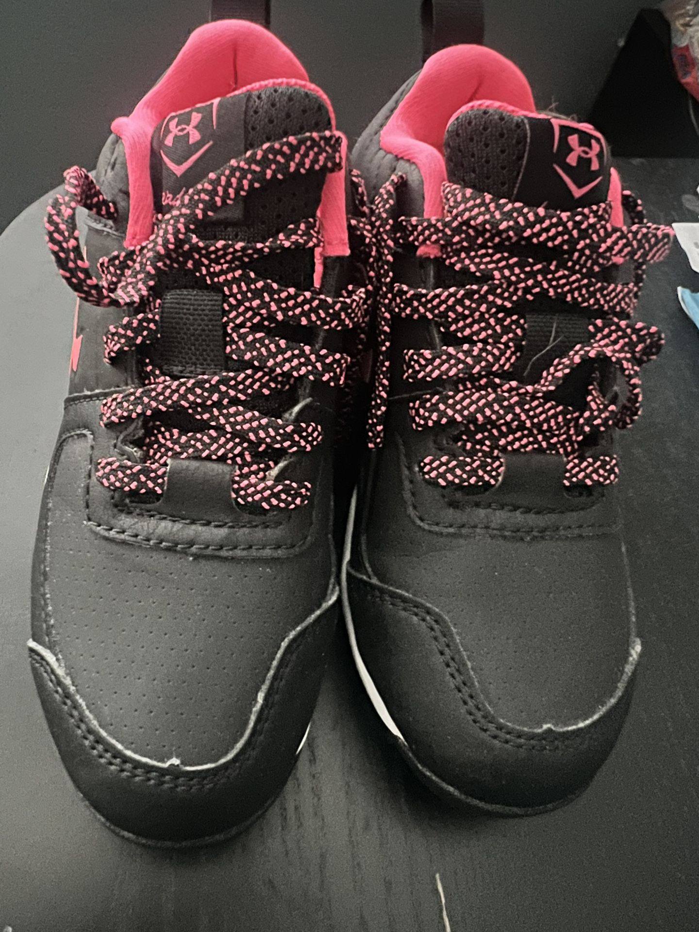 Girls Pink And Black Softball Shoes Underarmour Size 11k