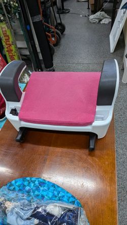 CLEK CHILD'S CAR BOOSTER SEATS 2 AVAIL. $10 EACH