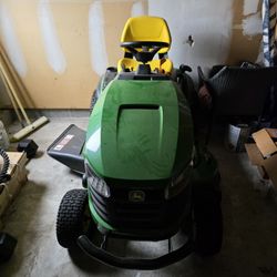 John Deere S130 Lawn Mower