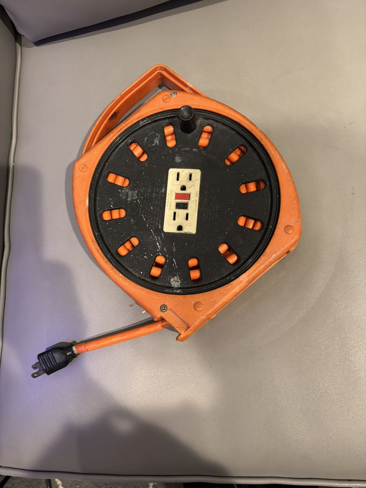 20 Feet Hand-wind Cord Reel Outlet