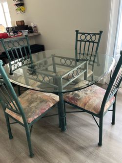 Dining room table