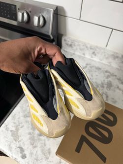 Yeezy 700 V3 “Safflower”