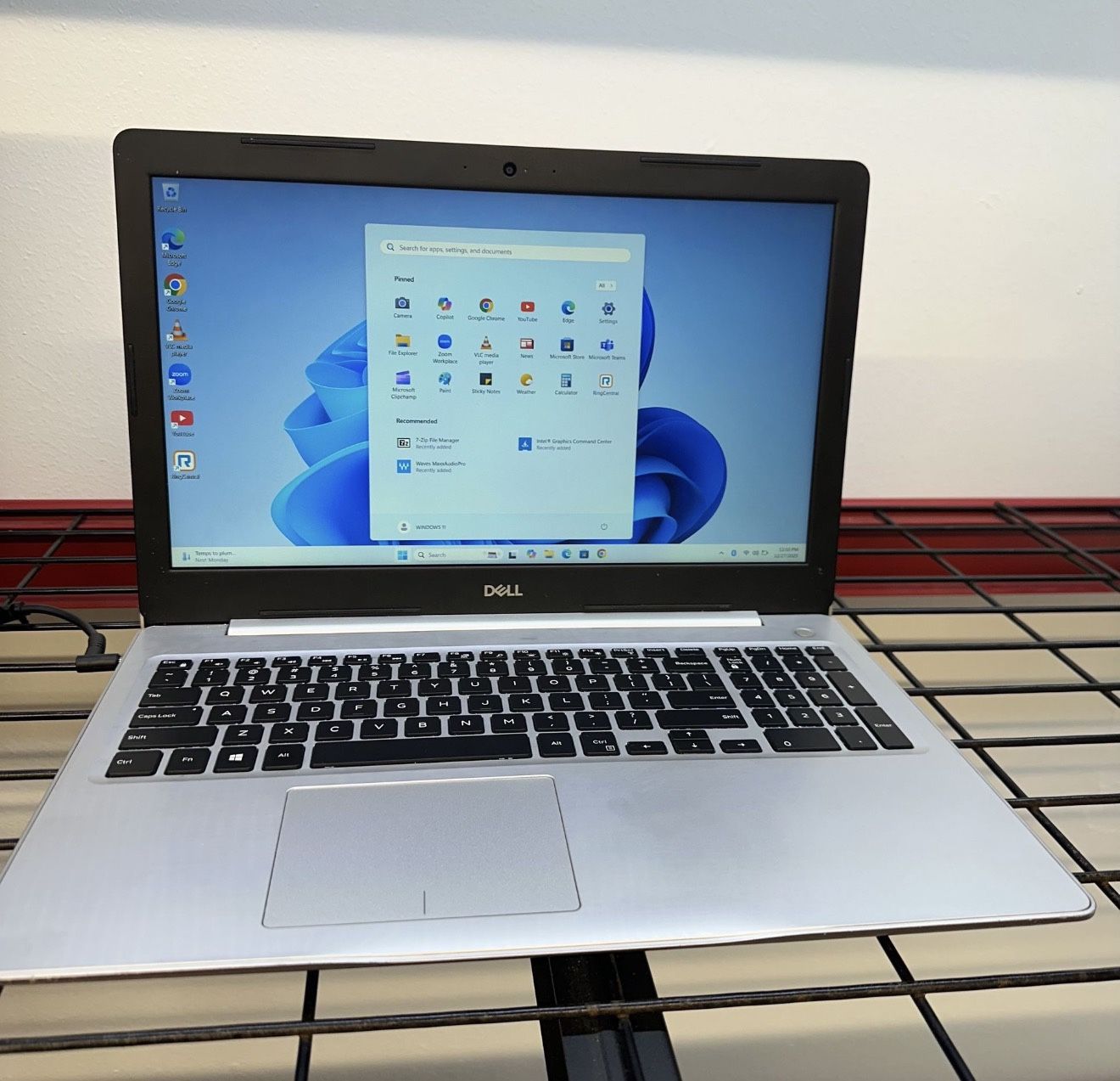 Dell Inspiron Laptop i5 8gb 240m.2 15