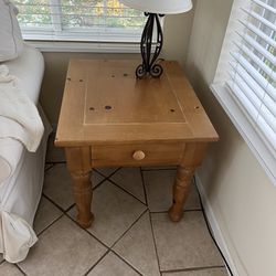 Broyhill Fontana Wooden End Table