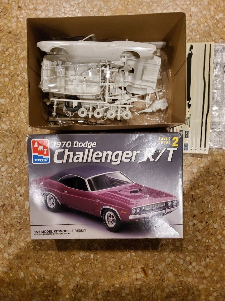 AMT 1970 Dodge Challenger R/T 1:25th scale