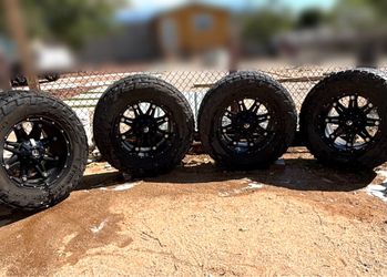 Fuel Off-Road 20” Wheels & Toyo Open Country M/T 35x12.50R20 – 8 Lug – Set of 4
