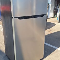 WORKING REFRIGERATOR (SALE AS IS)
