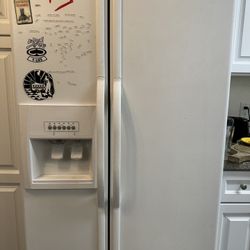 Refrigerator White Whirlpool 