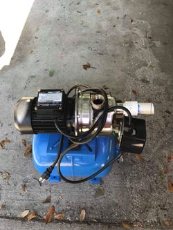 Shallow water well pump