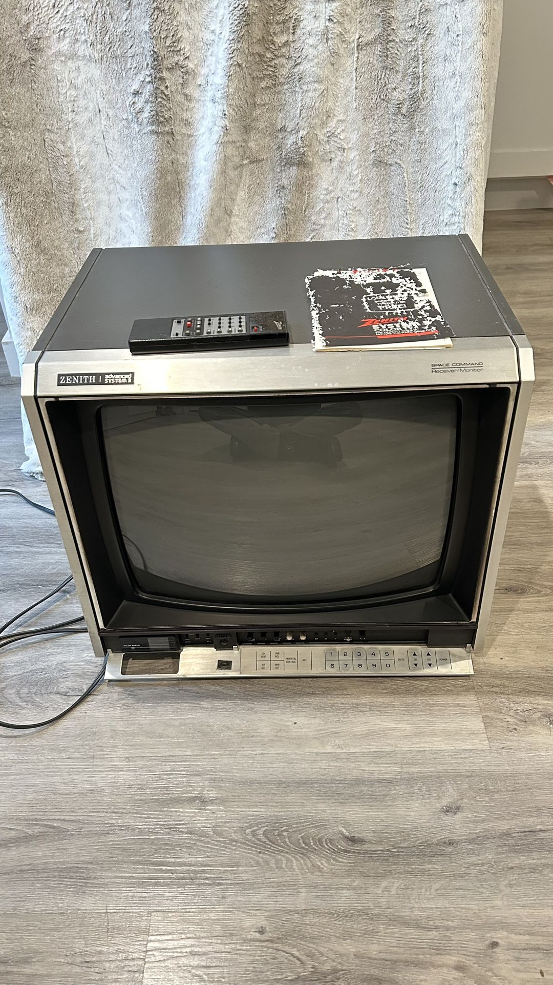 RARE Zenith CRT TV from 1985